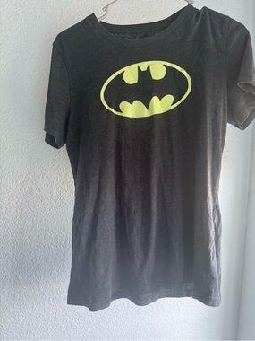 Batman Logo Short Sleeve women’s large under armor shirt